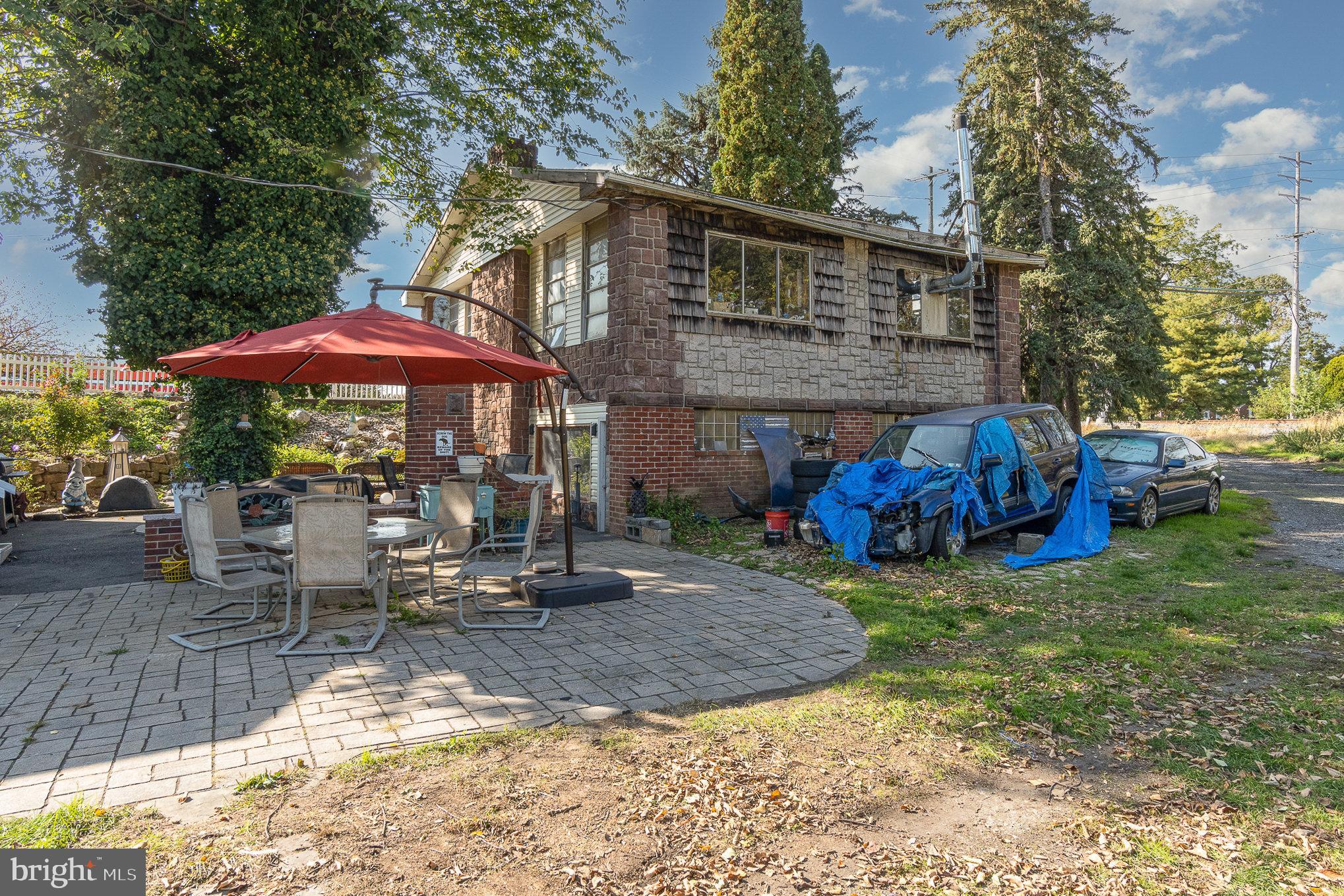 102 N 11TH AVENUE