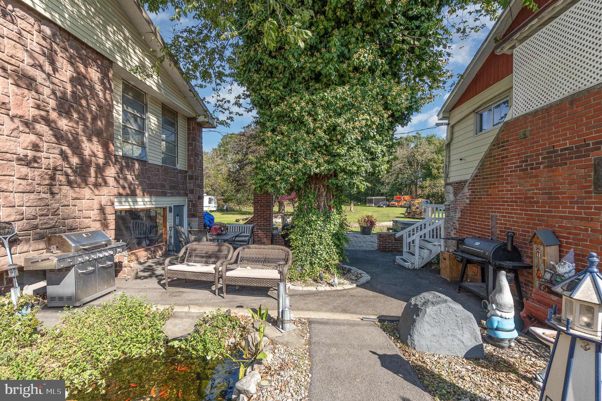 102 N 11TH AVENUE