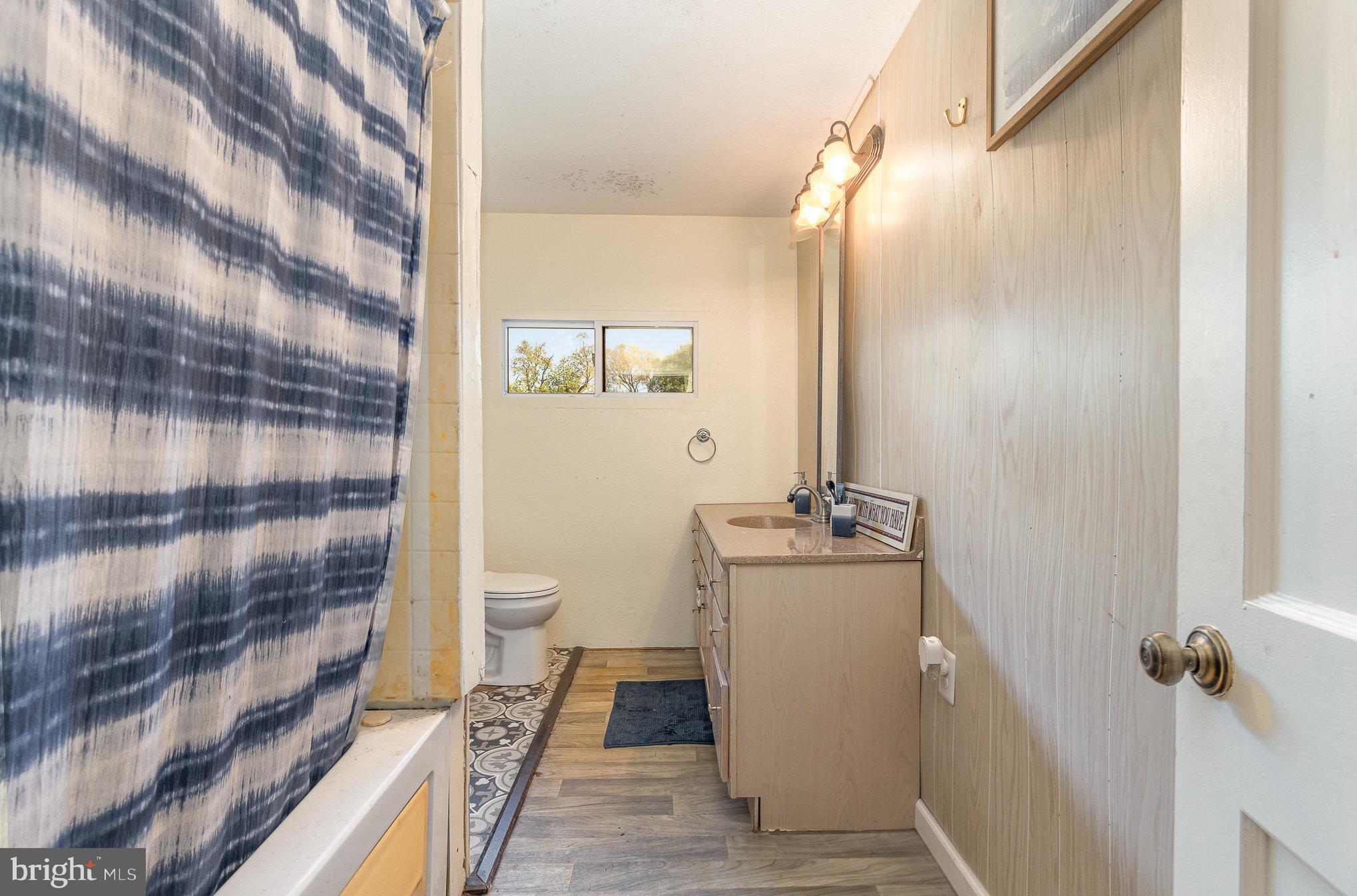 102 N 11TH AVENUE