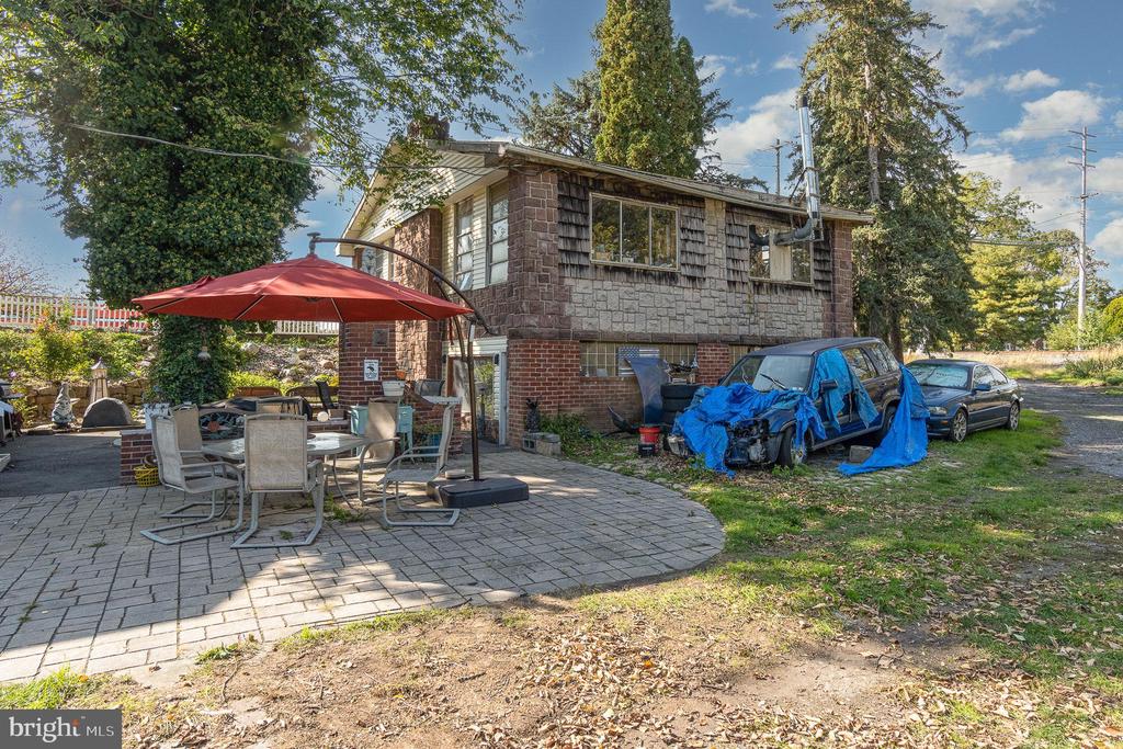 102 N 11TH AVENUE