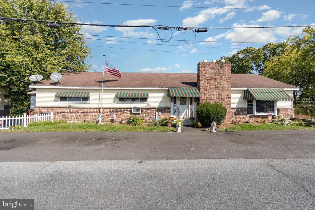 102 N 11TH AVENUE