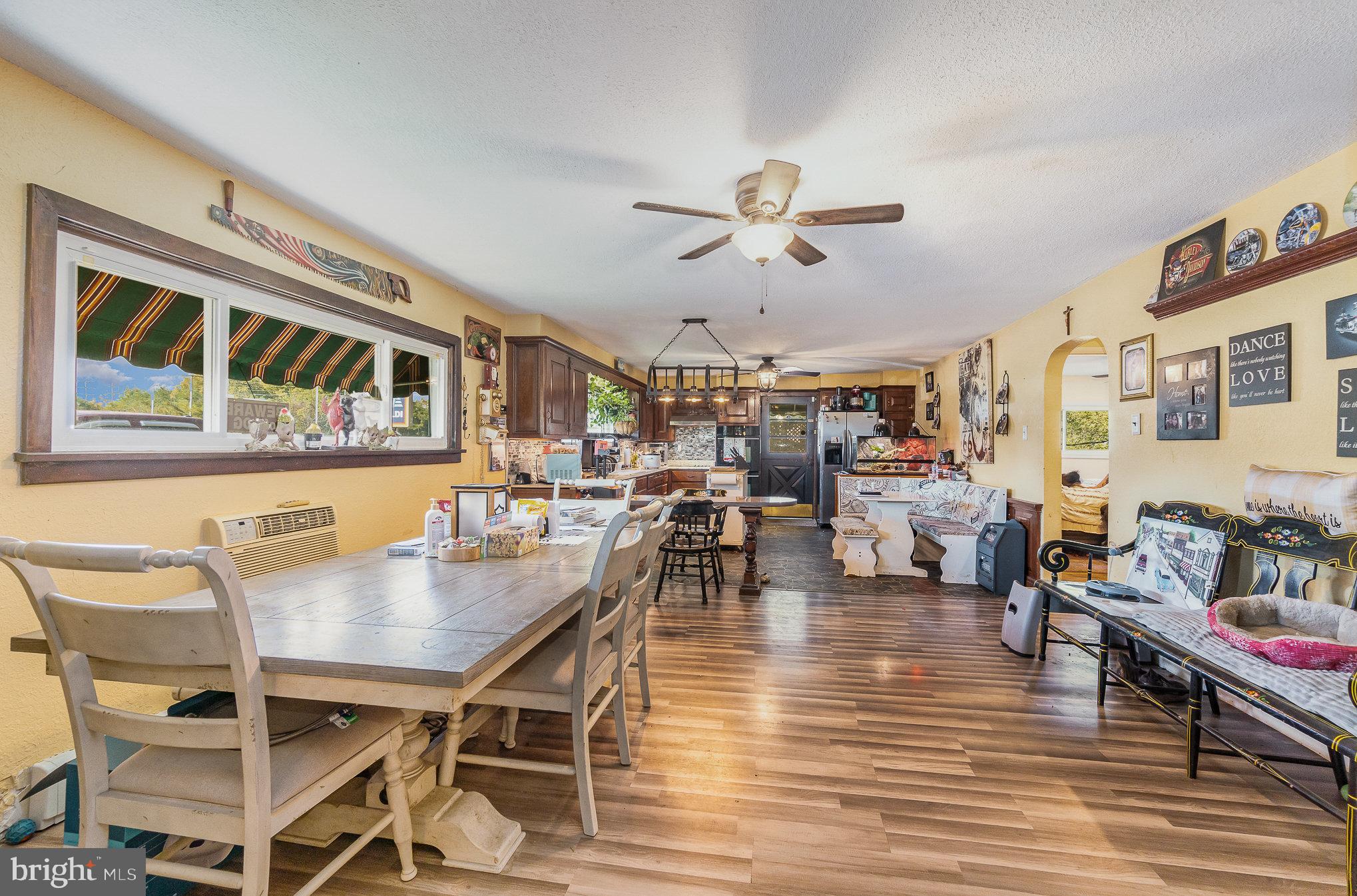 102 N 11TH AVENUE