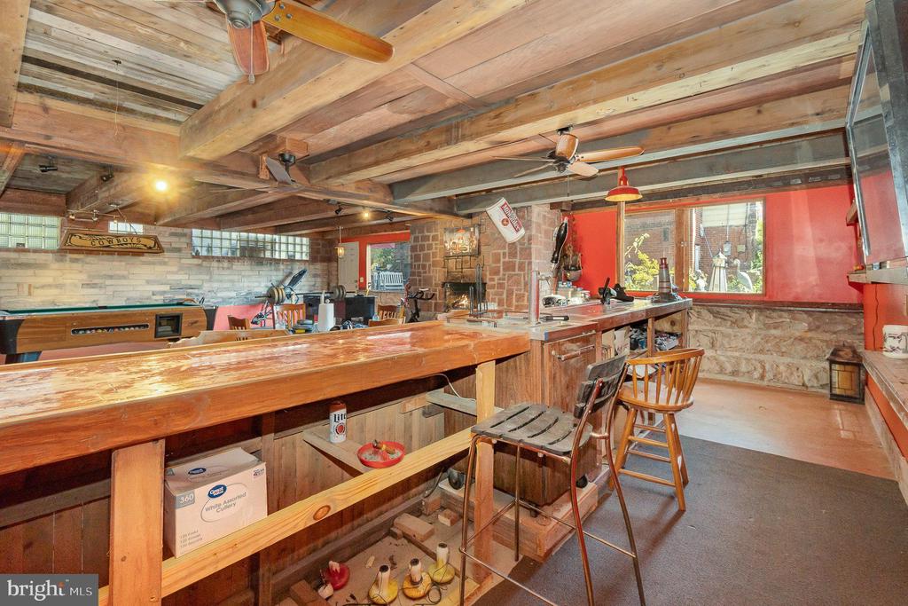 102 N 11TH AVENUE
