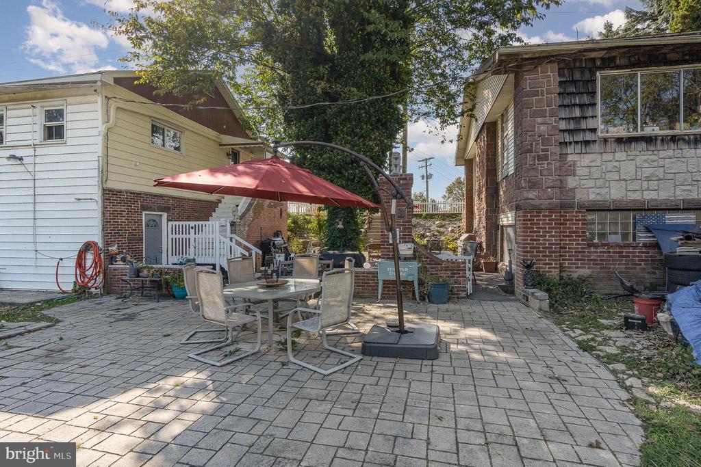 102 N 11TH AVENUE