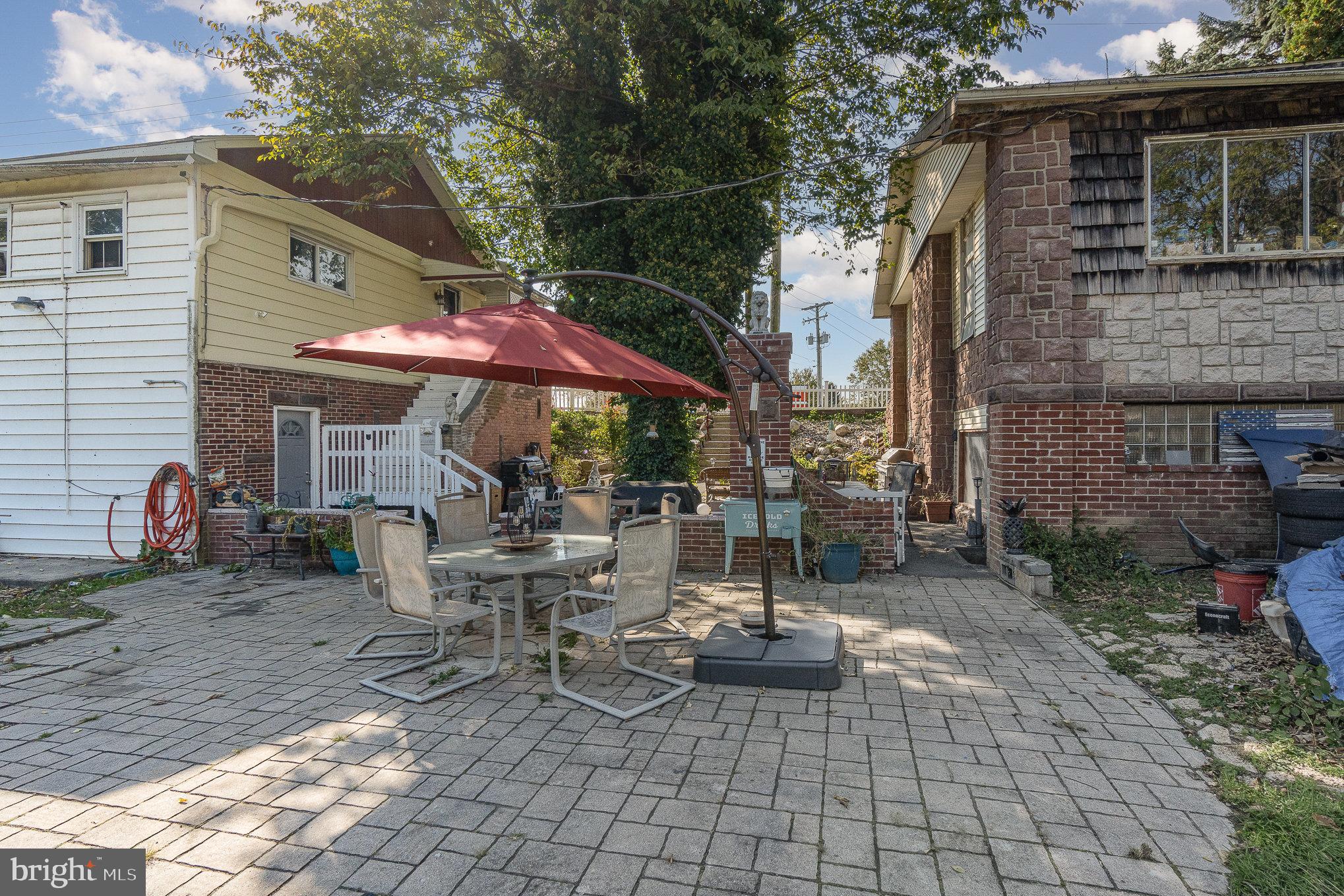 102 N 11TH AVENUE