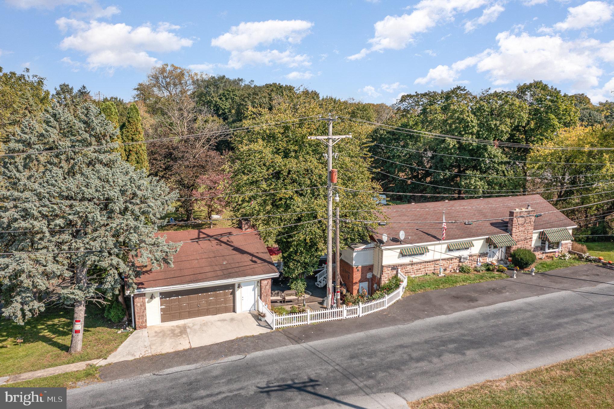 102 N 11TH AVENUE