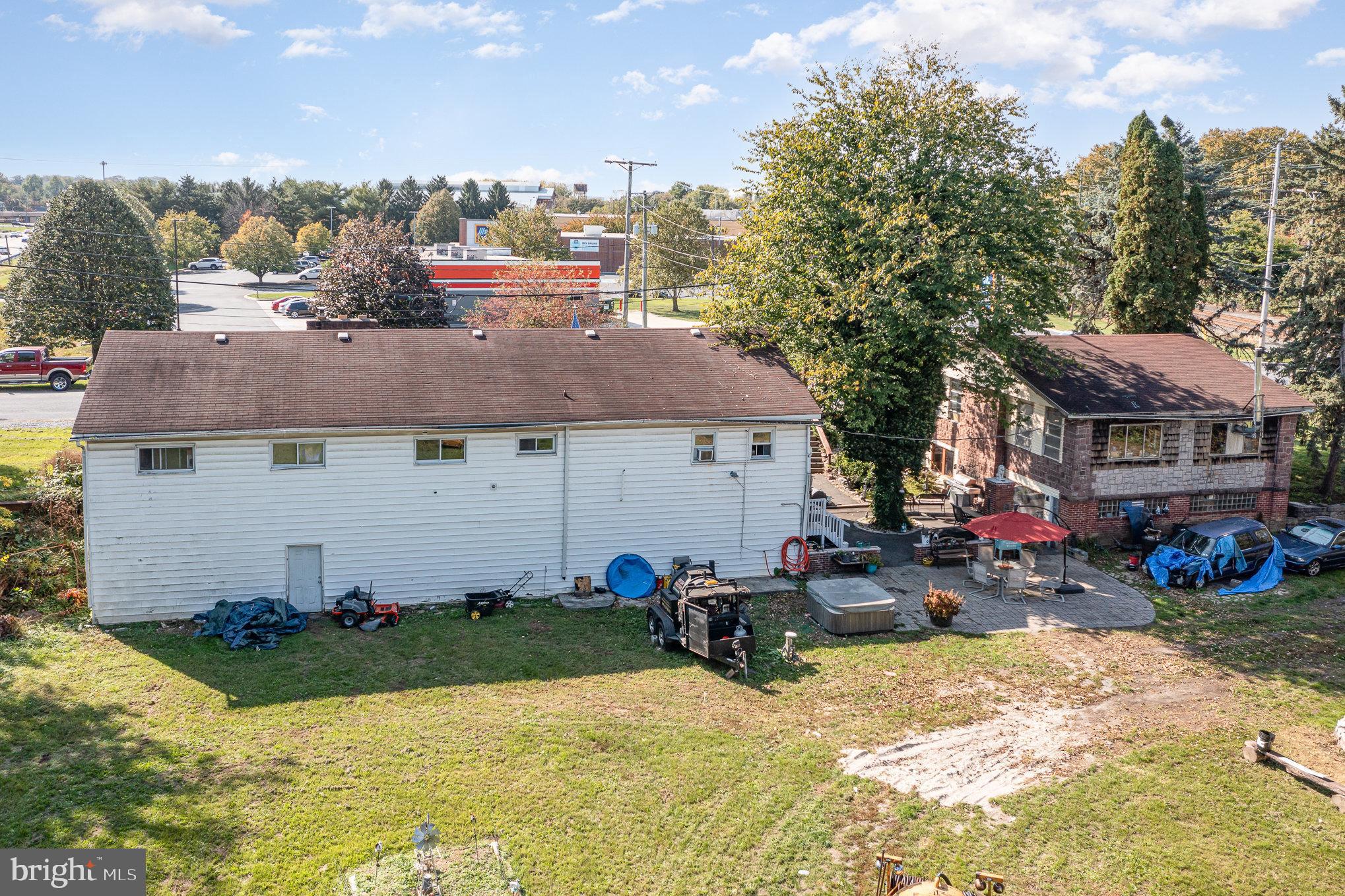 102 N 11TH AVENUE