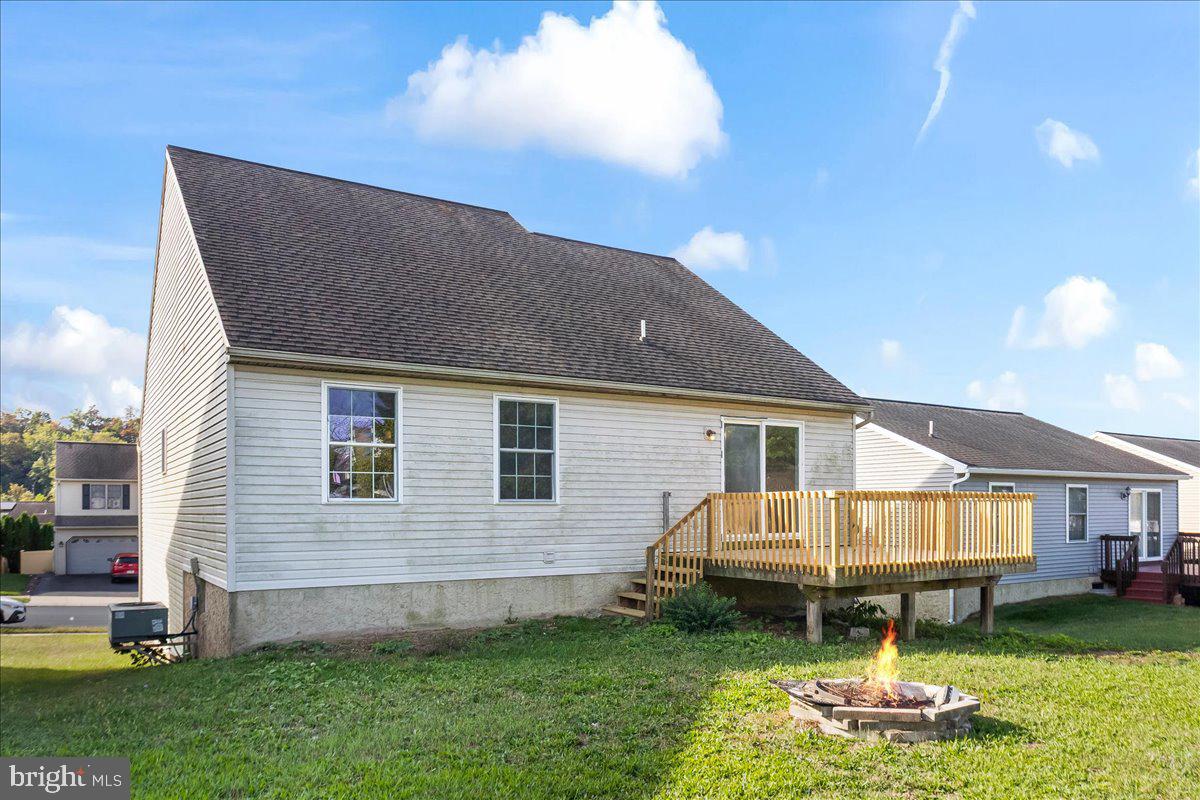 112 TWIN CREEKS DRIVE