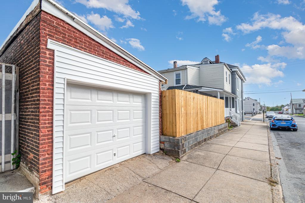1229 LEHMAN STREET