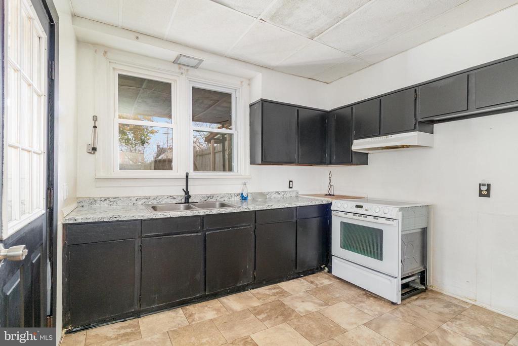 248 S 5TH STREET