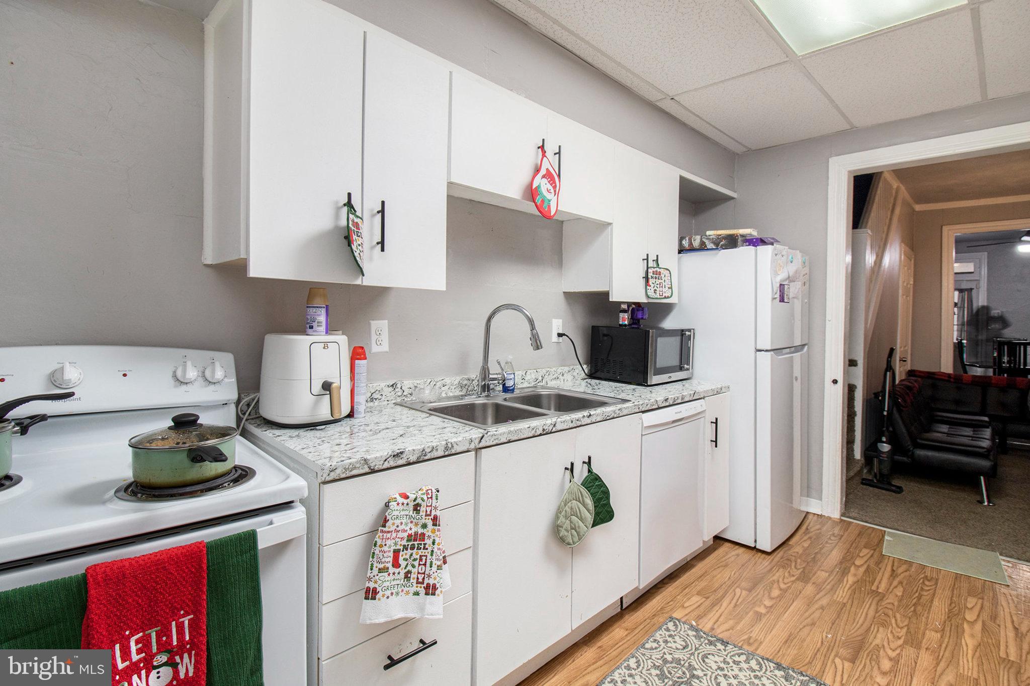 1034 GUILFORD STREET