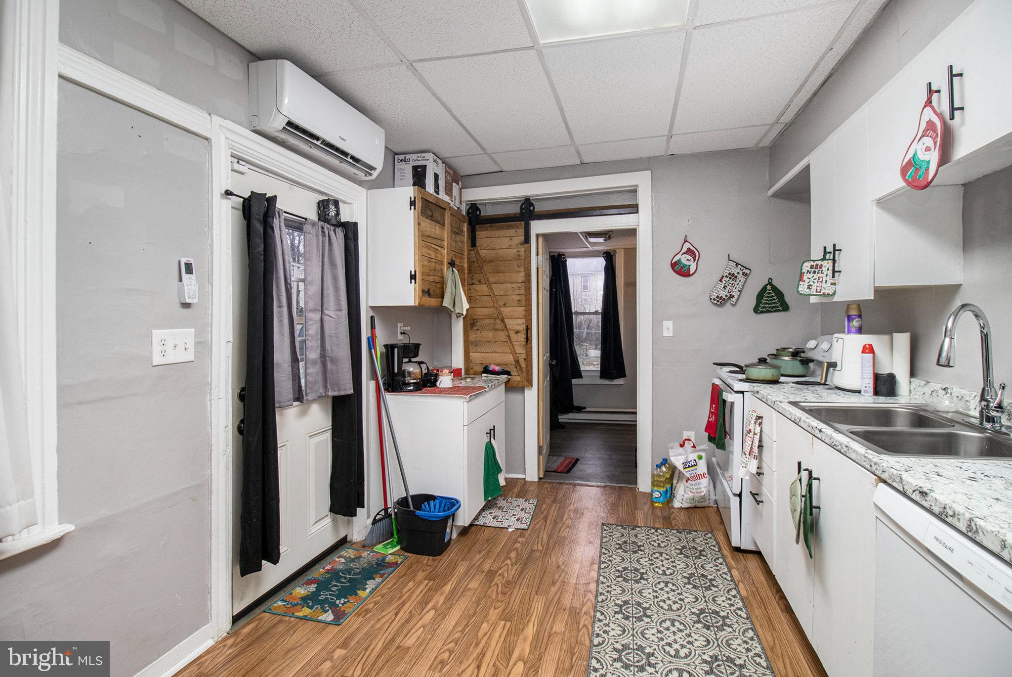 1034 GUILFORD STREET