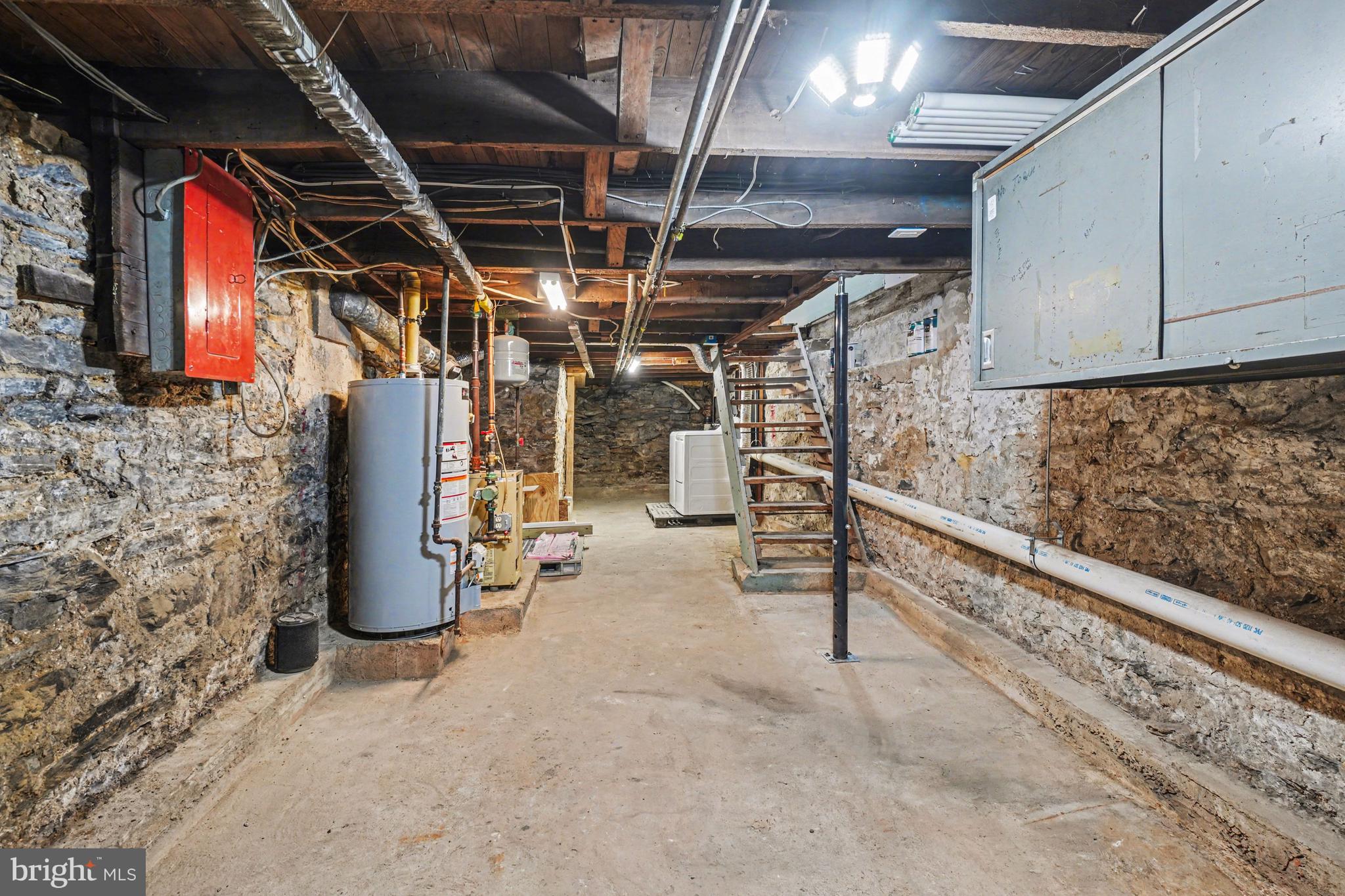 321 E WEIDMAN STREET