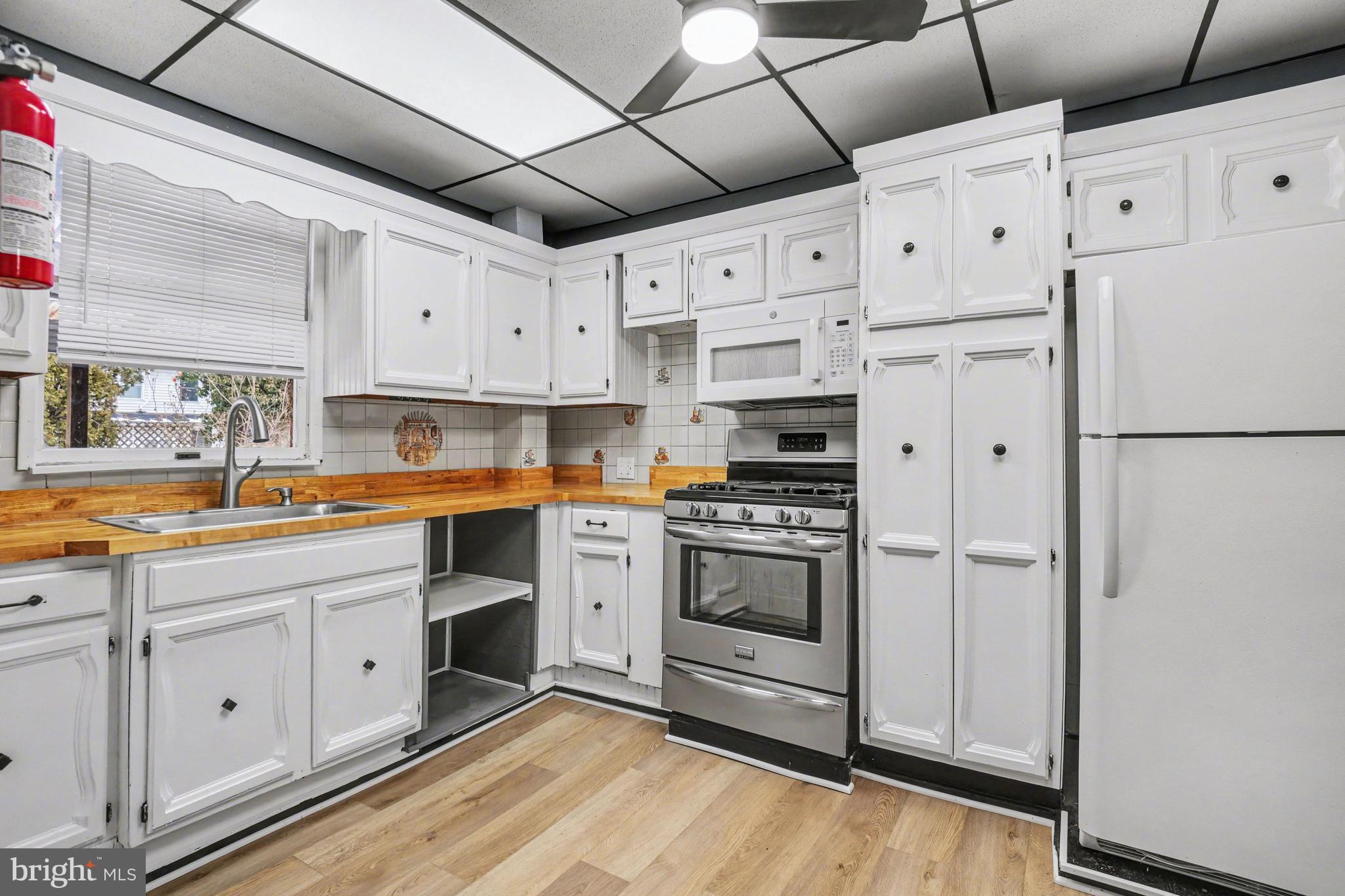 321 E WEIDMAN STREET