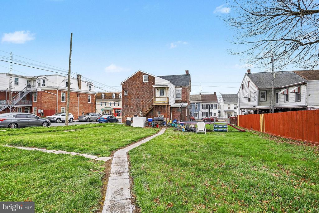 601 MAPLE STREET