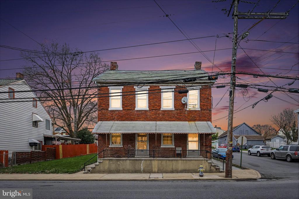 601 MAPLE STREET