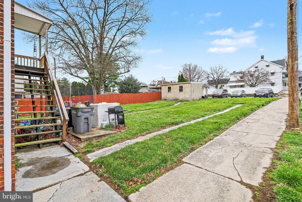 601 MAPLE STREET