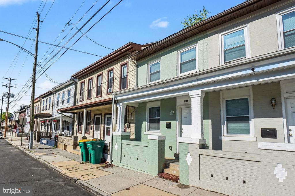305 S 9TH STREET