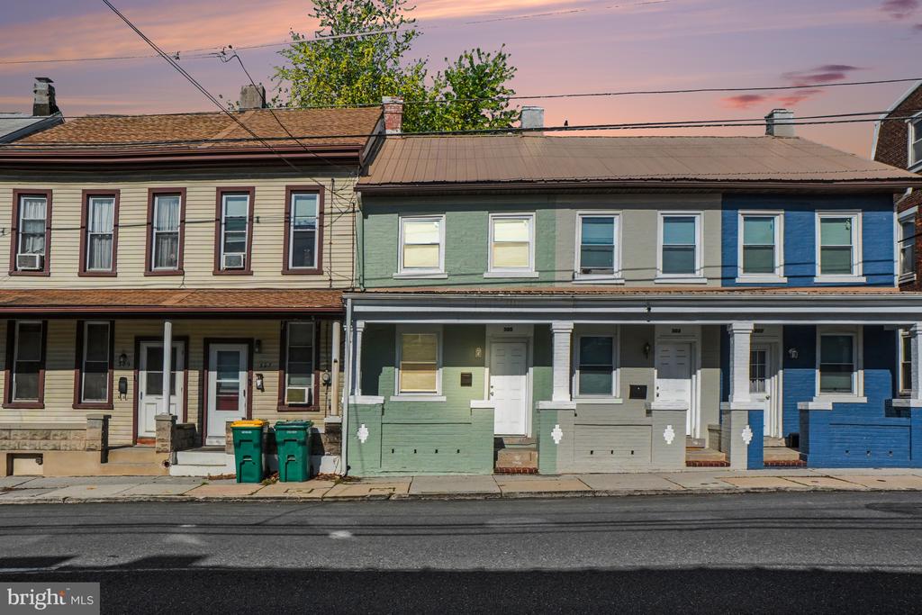 305 S 9TH STREET