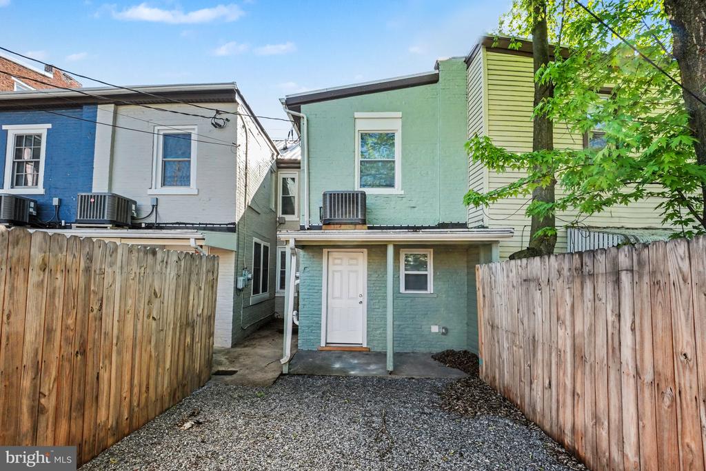 305 S 9TH STREET