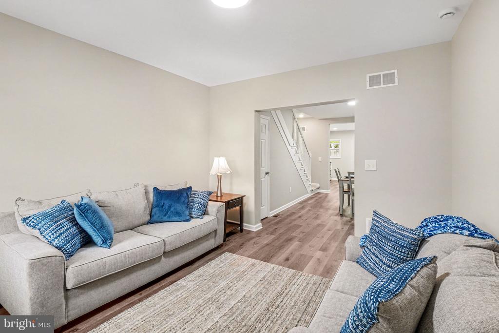 305 S 9TH STREET