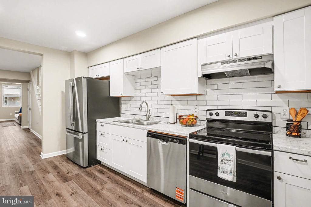 305 S 9TH STREET