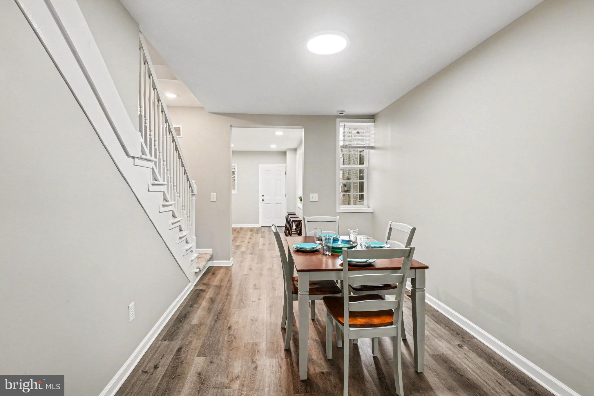 305 S 9TH STREET