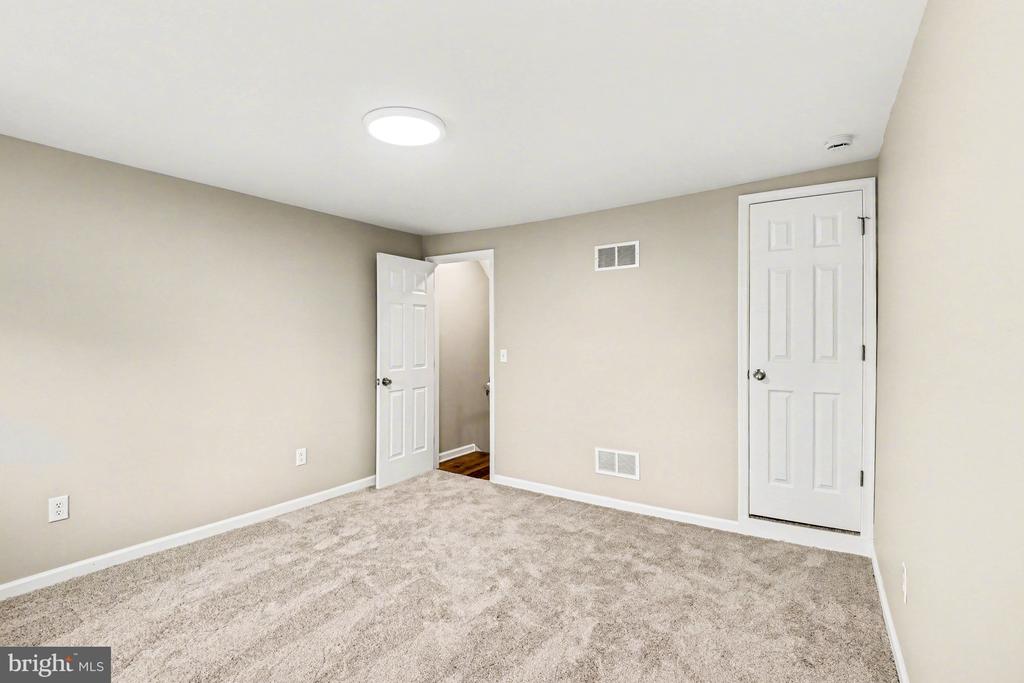 305 S 9TH STREET