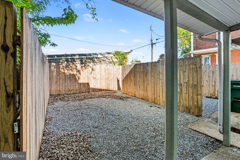 305 S 9TH STREET