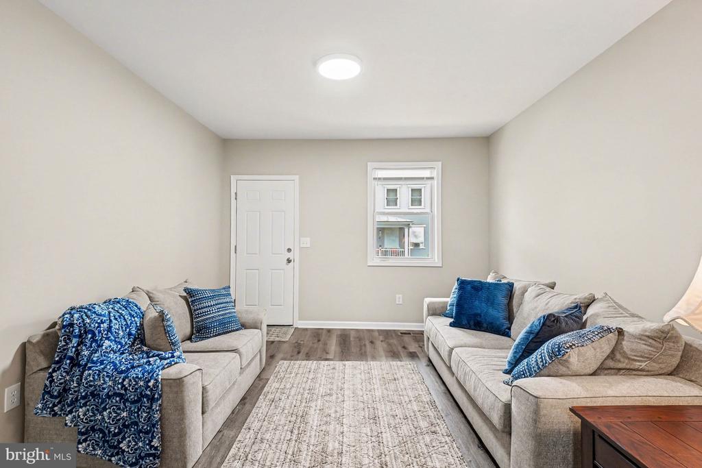 305 S 9TH STREET