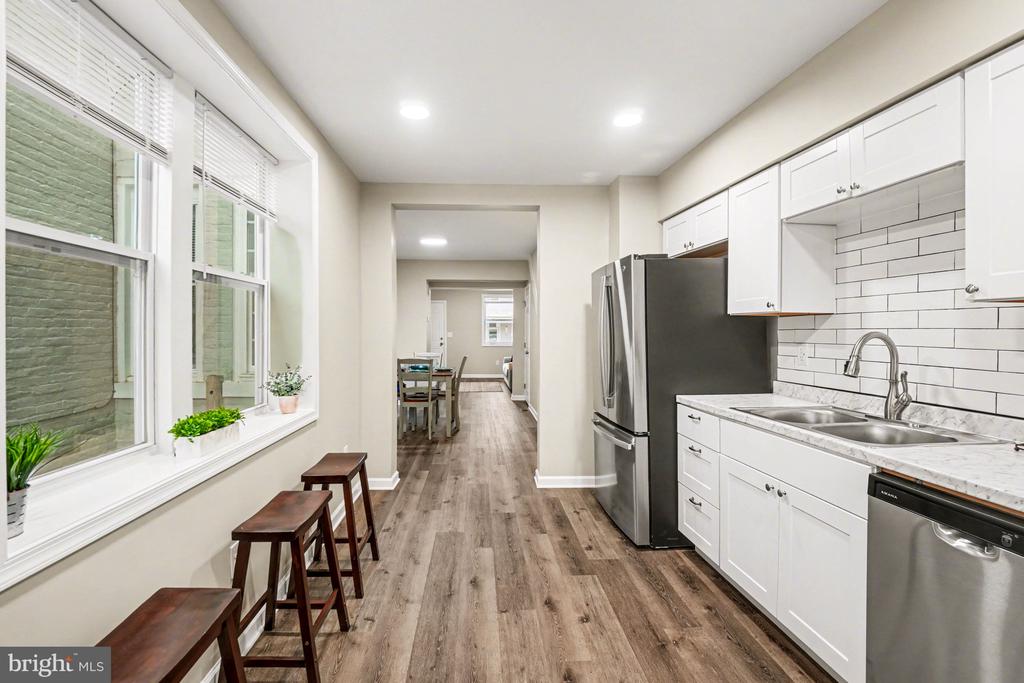 305 S 9TH STREET