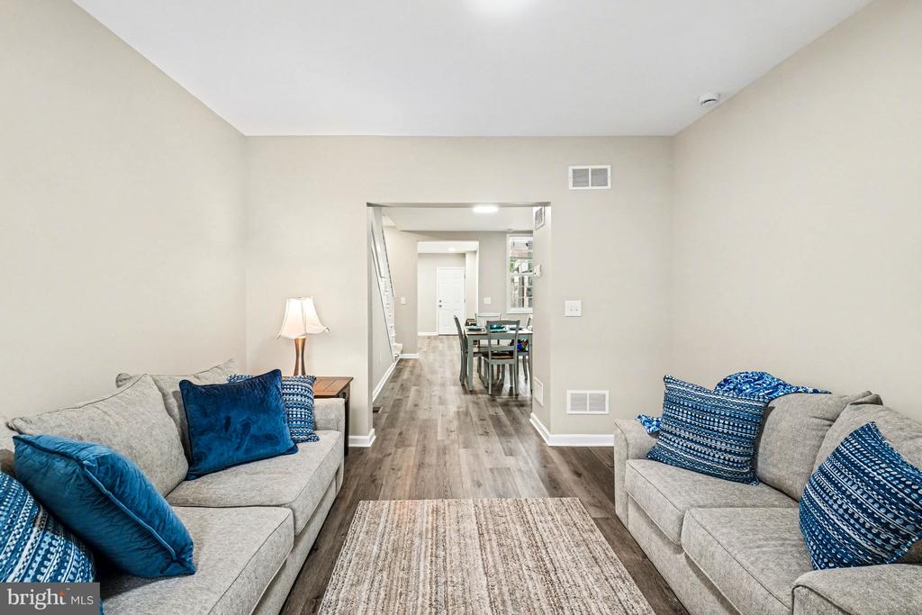 305 S 9TH STREET