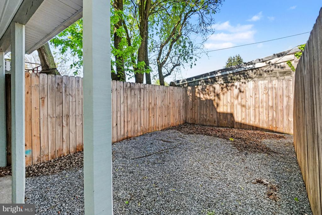 305 S 9TH STREET