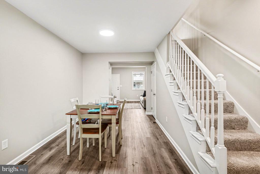305 S 9TH STREET