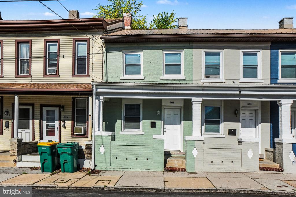 305 S 9TH STREET