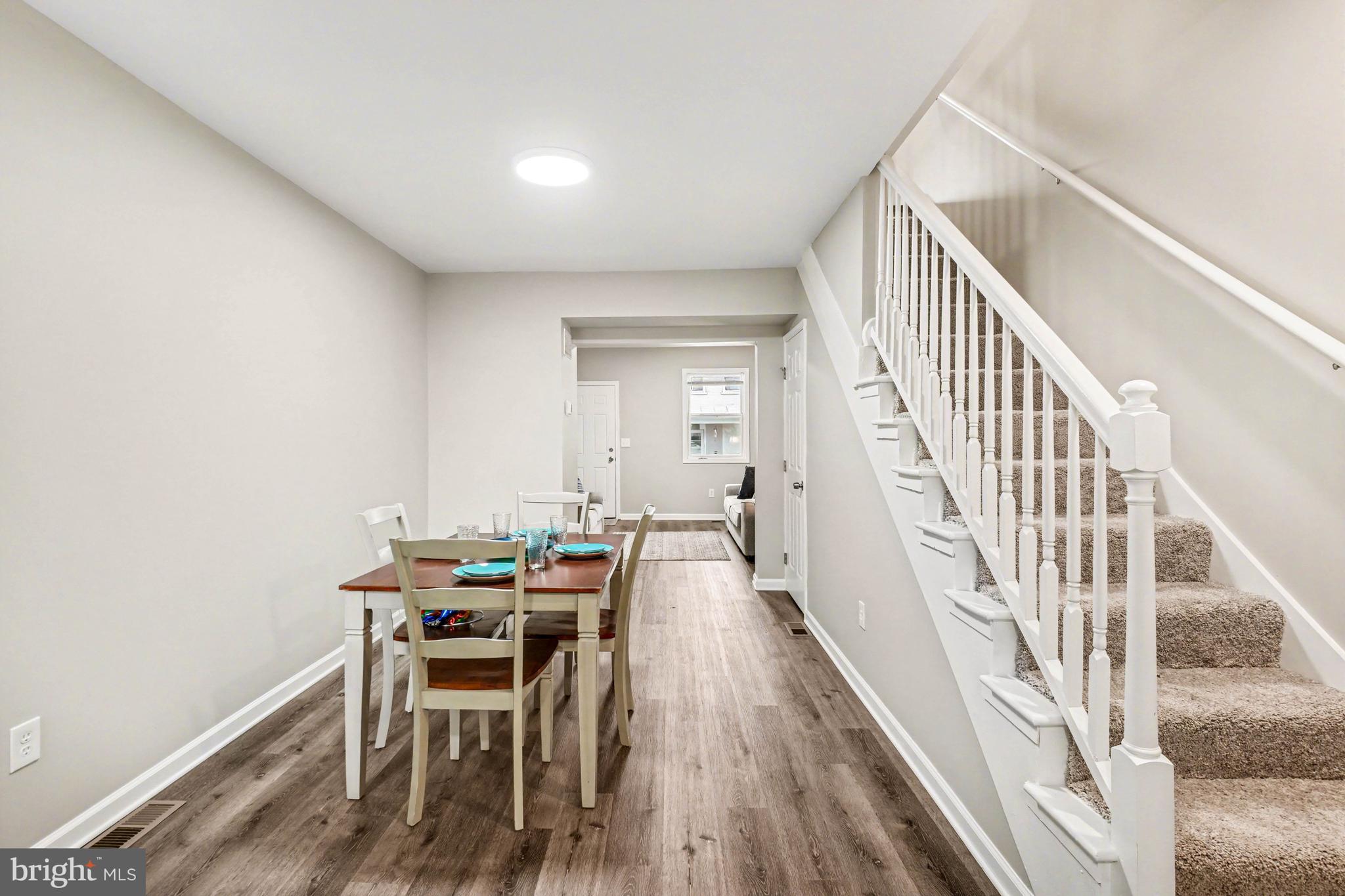 305 S 9TH STREET
