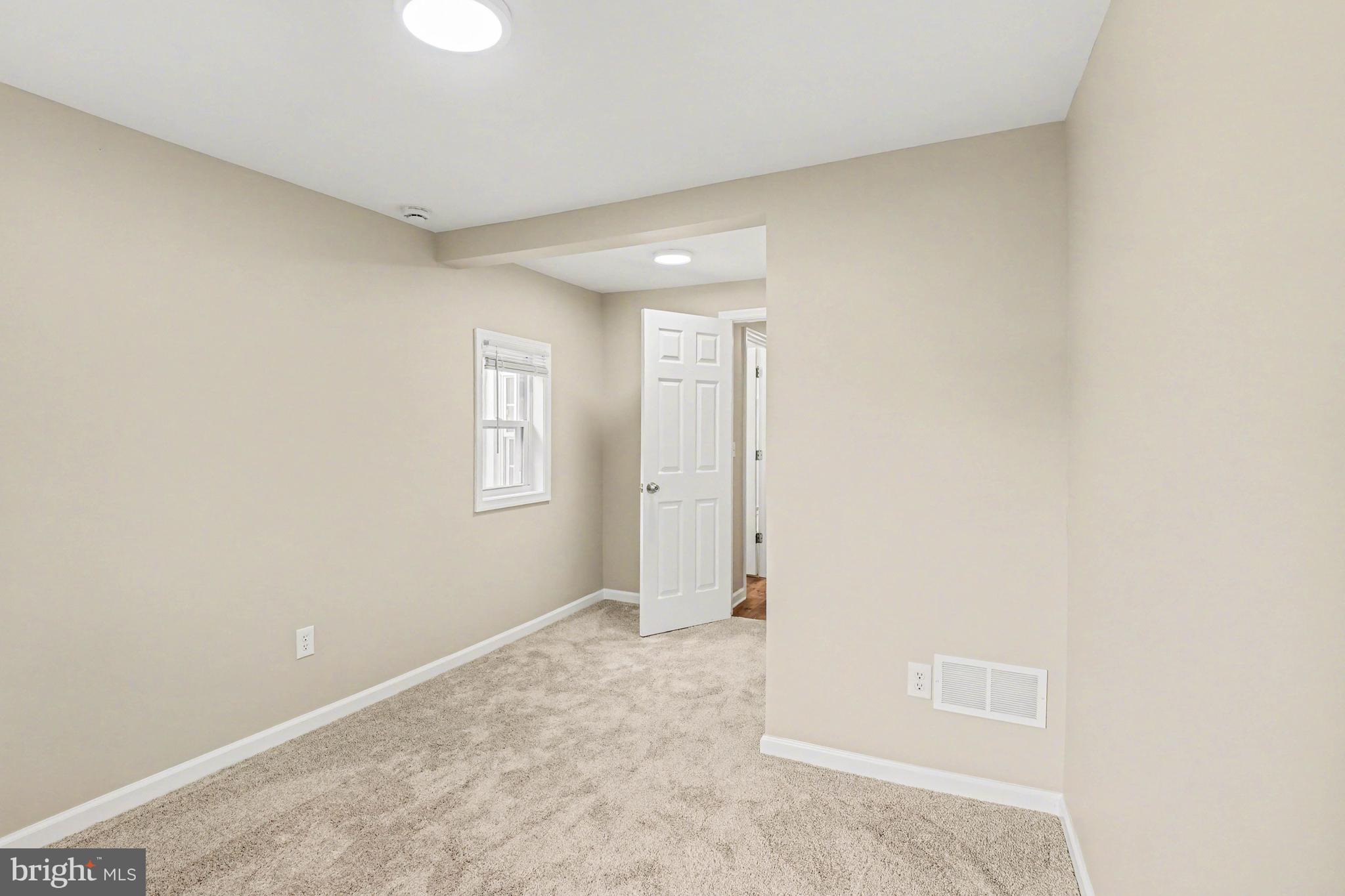 305 S 9TH STREET