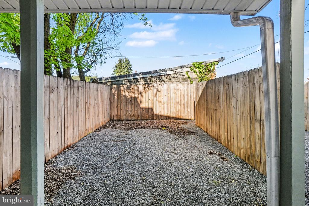 305 S 9TH STREET