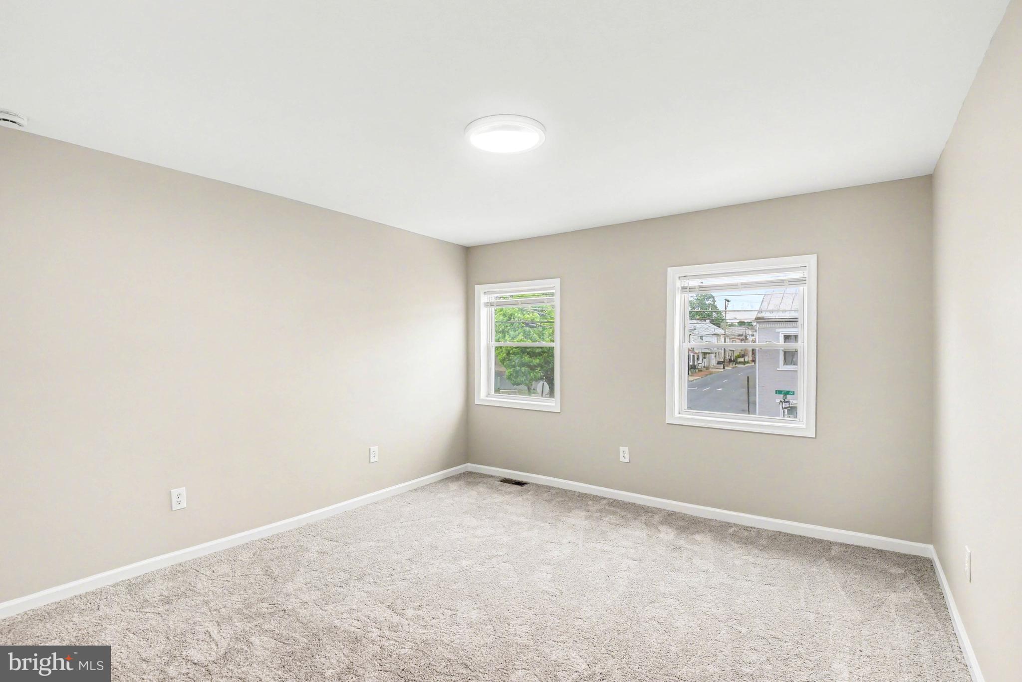305 S 9TH STREET