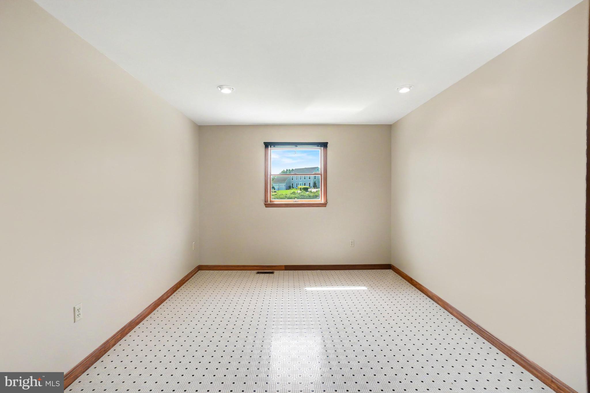 18 PALM LANE