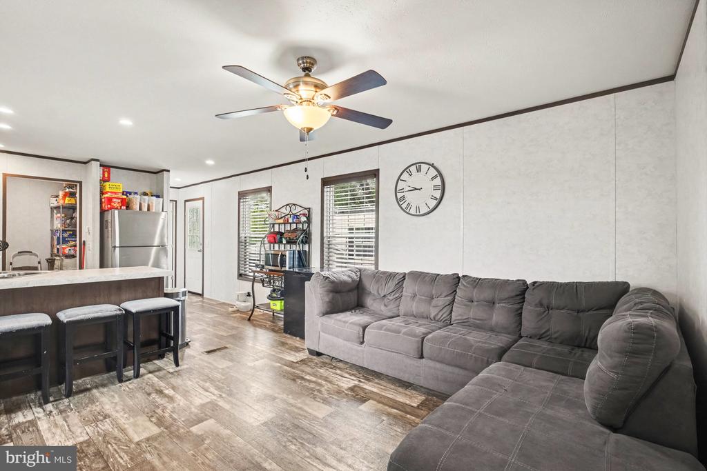 17 LEBANON VALLEY CT