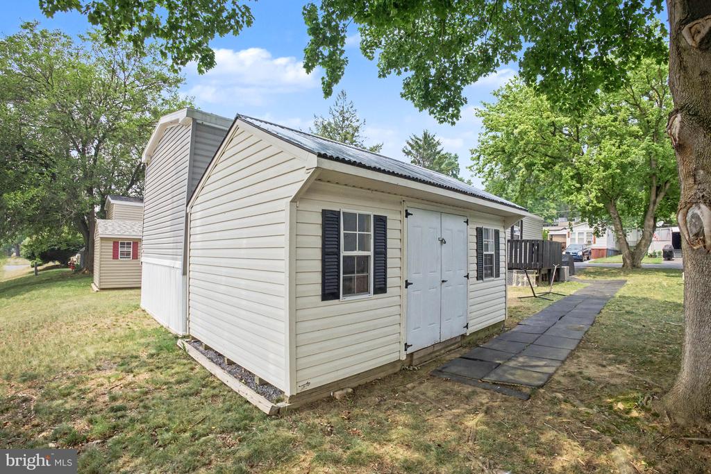 17 LEBANON VALLEY CT