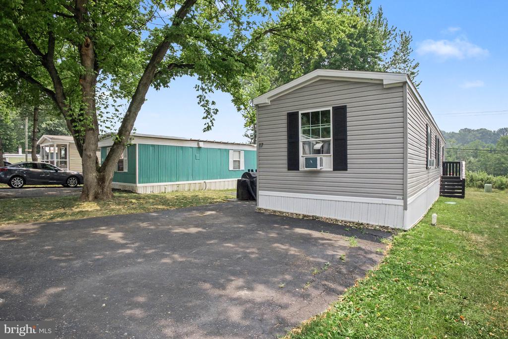 17 LEBANON VALLEY CT