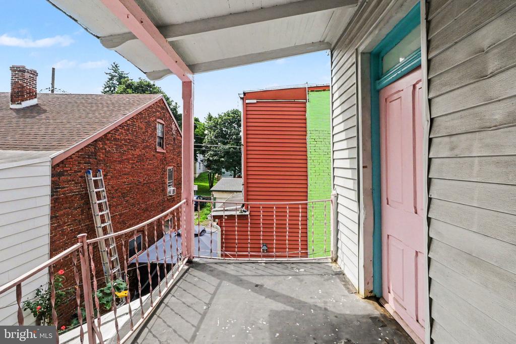 16 S 11TH STREET