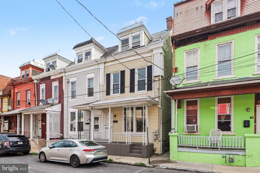 16 S 11TH STREET