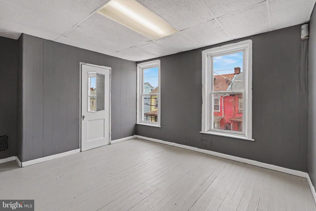 16 S 11TH STREET
