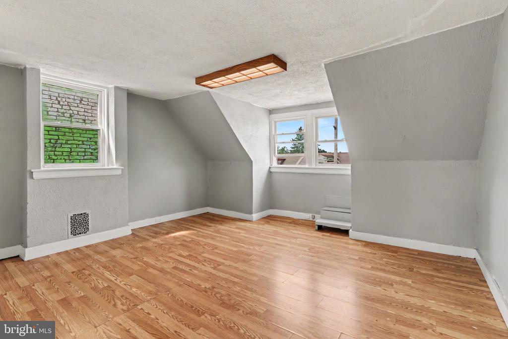 16 S 11TH STREET