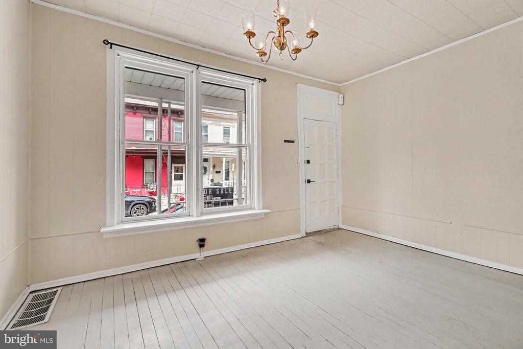 16 S 11TH STREET