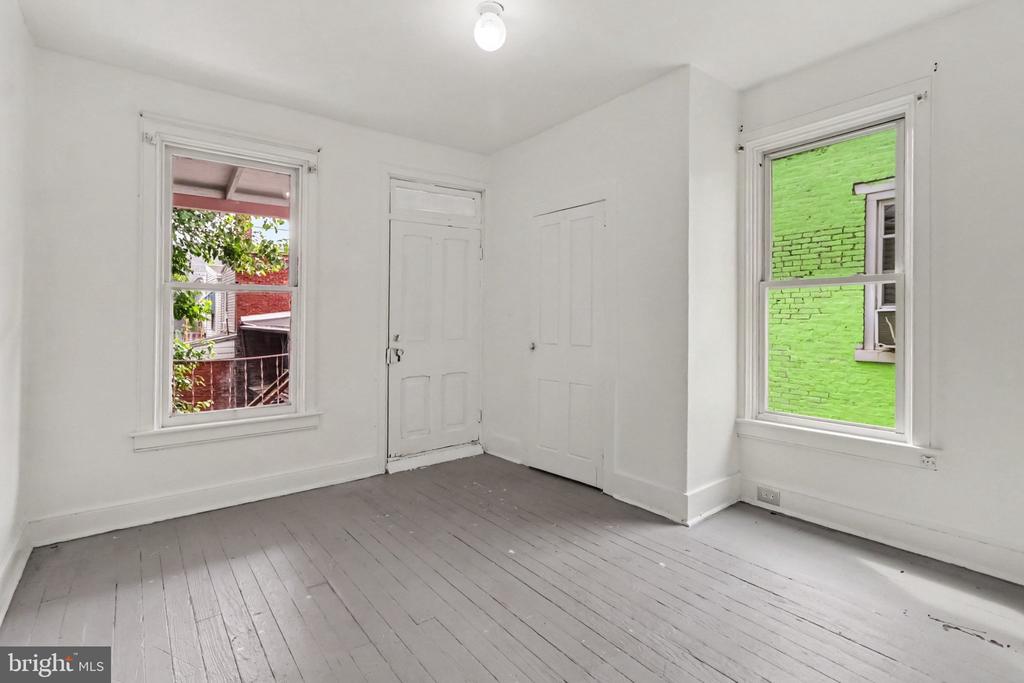 16 S 11TH STREET