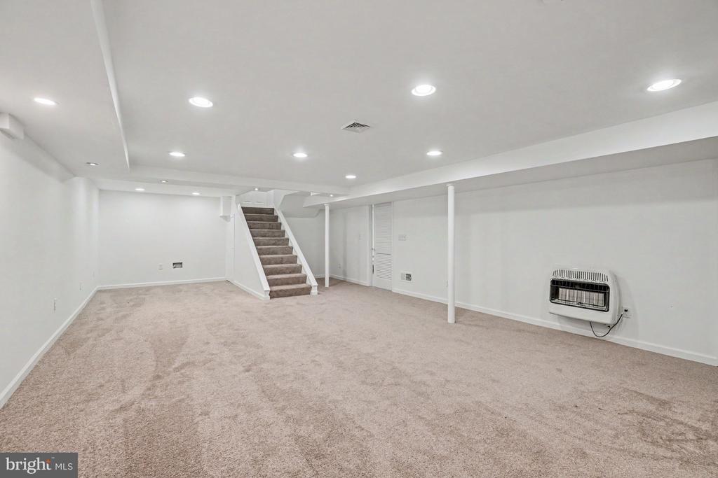 1220 WOODLAND STREET
